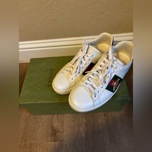 Gucci Men's Ace Embroidered Bee Snake Sneaker Size 7.5 With Box